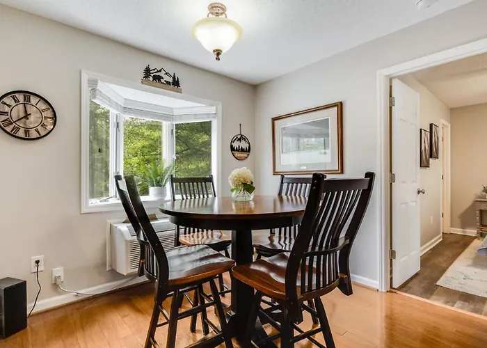 Brook Haven Condo - Downtown Blowing Rock Ground Floor Fully Stocked With 2 King Beds