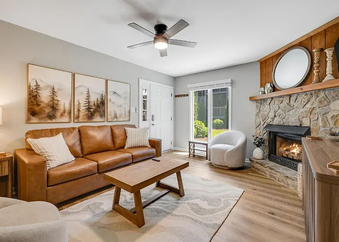 New 2026 Renovated 1St Floor Condo - Walk To Main